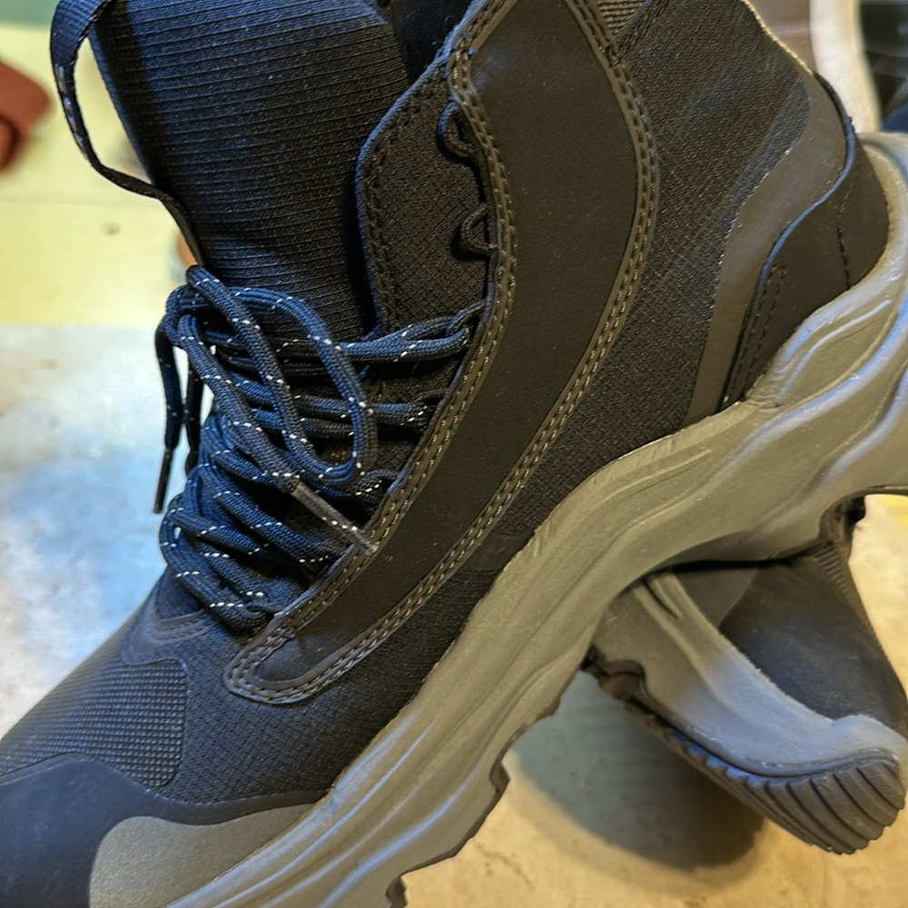 Sorel boots never worn